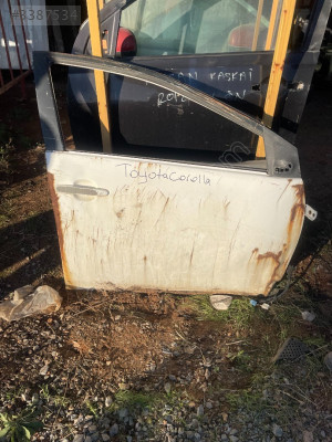 TOYOTA COROLLA SAĞ ÖN KAPI