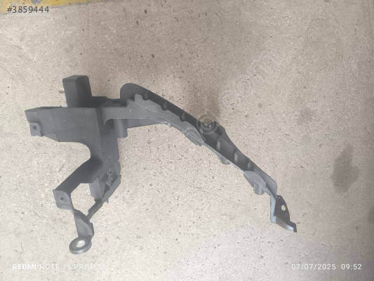 2013 Audi A4 sağ far braketi