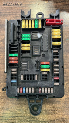 BMW F30 SİGORTA KUTUSU OTO FEDAİ