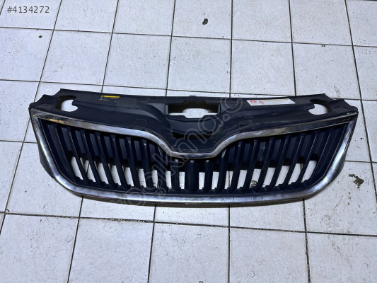 Skoda Rapid Ön Panjur 2013-2019 5JA853651