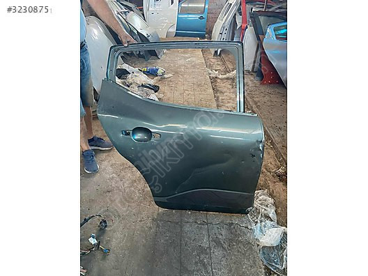 Dacia Sandero sağ arka kapı