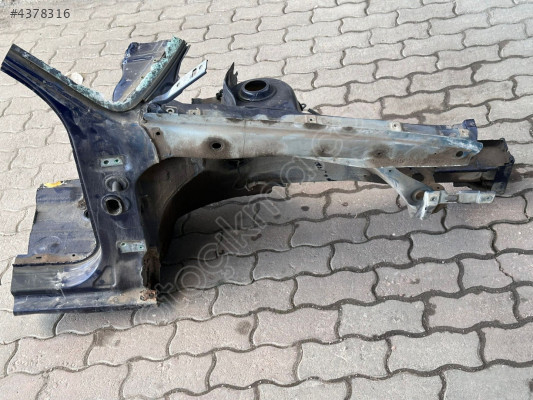 VW GOLF 4 98-04 ÖN ÇEYREK SAĞ ŞASE PODYA 8L0803092 8L0809102C