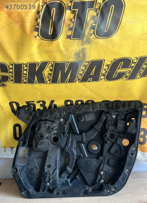 Mercedes c serisi W205 sağ ön cam krikosu A2057226400