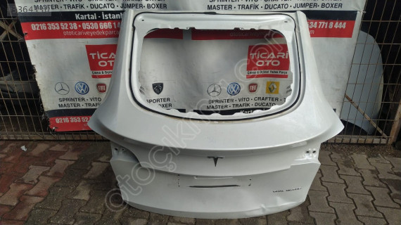 Tesla arka bagaj kapagi