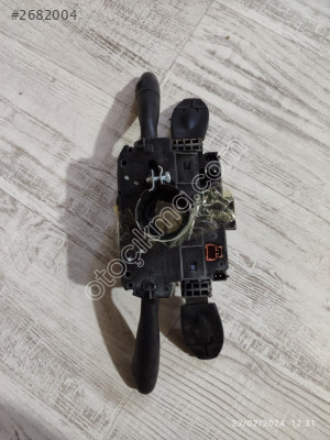 Peugeot 301 sinyal kolu orjinal hatasız 98042497XT