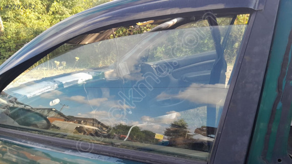 Focus 1-Coupe sol kapı camı çıkma
