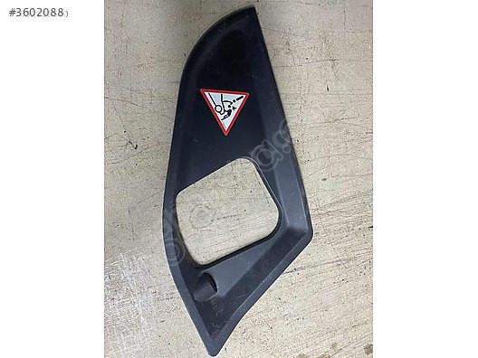 BMW F10 SAĞ FAR ÜST KAPAĞI