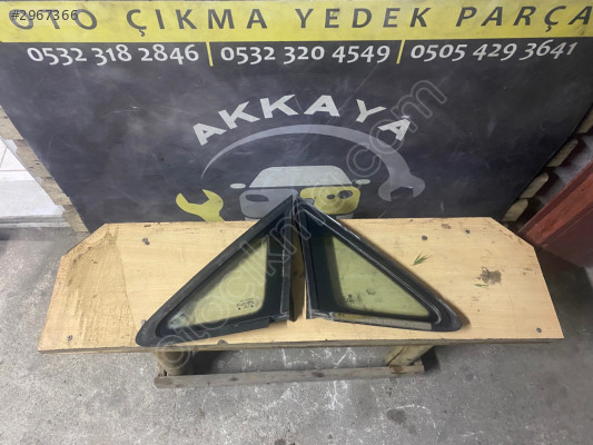 Caddy Sağ ön Kelebek Camı Orjinal Çıkma