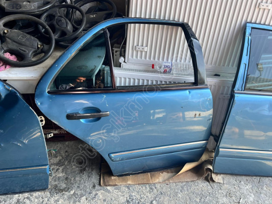 MERCEDES W210 E 200 SAĞ  ARKA KAPI ORJİNAL