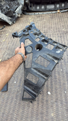 Peugeot 408 sol arka tampon braketi