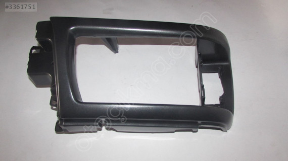 U010-50-740TC B2500 1997-2000 FAR ÇERÇEVESİ SİYAH SAĞ