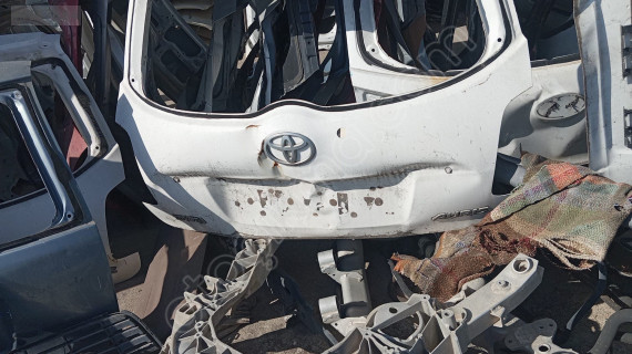 Toyota auris bağaj kapagı çıkma yedek parça