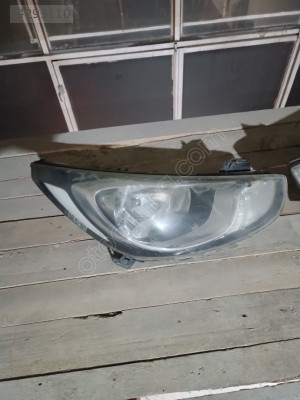 Hyundai Accent blue Sağ far