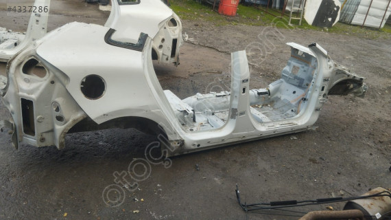 2014-18 VOLVO V40 SAĞ ŞASE-ORTA DİREK-ARKA ÇAMURLUK-MARŞPİYEL