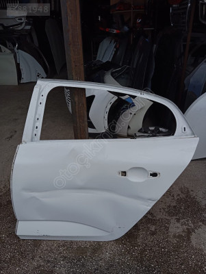 Renault Megane 4 Modeli İçin Sol Arka Kapı Çıkma Parçası