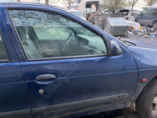 RENAULT MEGANE 1 SAĞ ÖN KAPI HATSIZ SÖKME