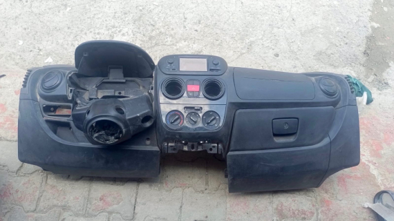 Fiat Fiorino dolu göğüs torpido