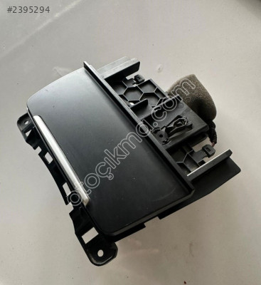 Çıkma Ön Konsol Küllük Audi A5 2009-2017 8K0857951C
