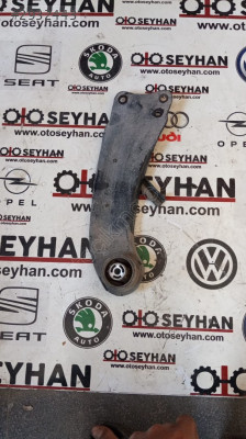 3C0505226B Passat B7  sağ dingil şase bağlantı kolu ayağı
