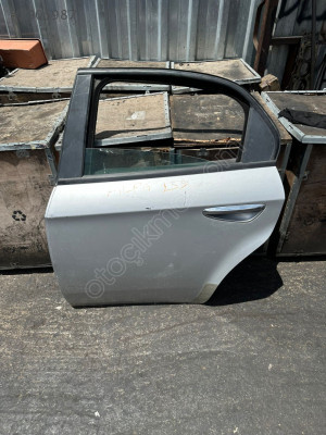 Alfa Romeo 159 sol arka kapı