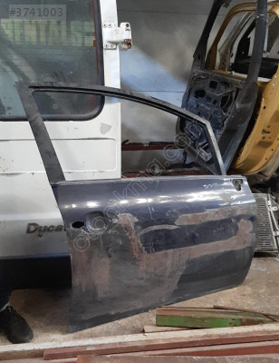 TOYOTA AURİS SAĞ ÖN KAPI