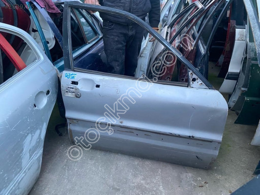 MİTSUBİSHİ GALANT SAĞ ÖN KAPI CAM KRİKOSU 1990 MODEL