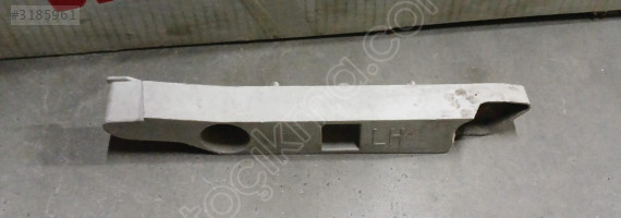 Ford focus ön sol tampon brekedi  8M5117D959