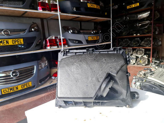 ÖZMEN OPEL VECTRA C HAVA FİLİTRESİ KUTUSU KABI 24452484