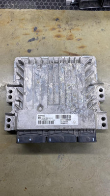 S180153110 A 237104833R RENAULT MEGANE 15 MOTOR BEYNİ SID307