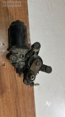 1997-1999 TOYOTA COROLLA ÖN CAM SİLGİ MOTORU ORJ ÇIKMA