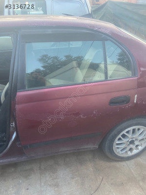 Toyota carina sol arka kapı