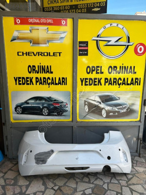 Opel Corsa f beyaz arka tampon
