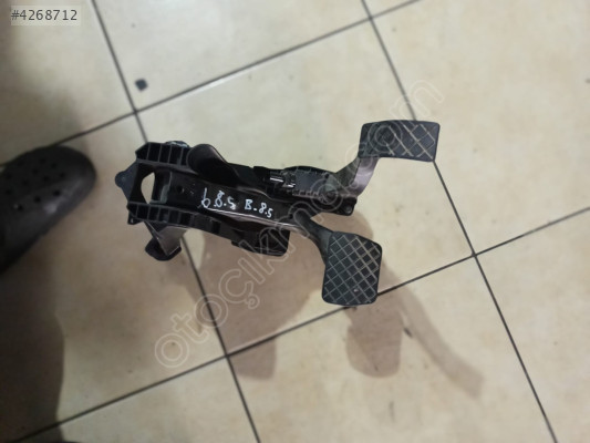 VOLKSWAGEN PASSAT B8,5 DEBRİYAJ PEDALI