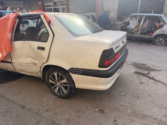 Renault r19 sol arka çamurluk