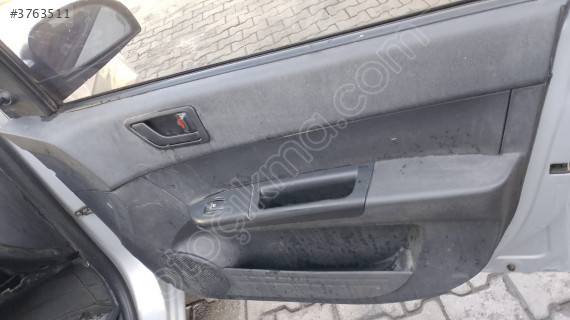 hyundai getz sağ ön kapı döşemesi
