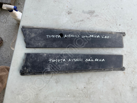 TOYOTA AVENSİS ARKA SAĞ SOL KAPI DİREK KAPLAMA 7570705010