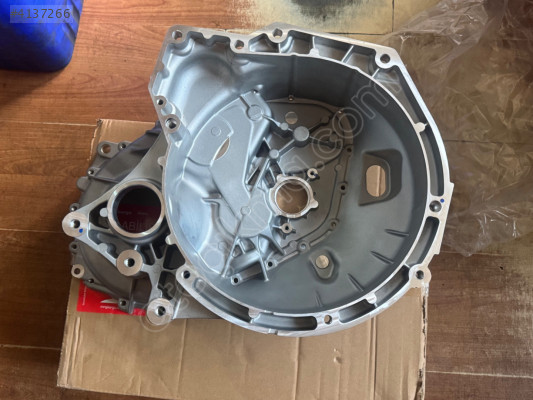Ford Courier 1.5 6 İleri Şanzıman Muhafazası