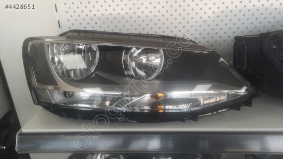 VOLKSWAGEN JETTA 2011-2011 SAĞ FAR