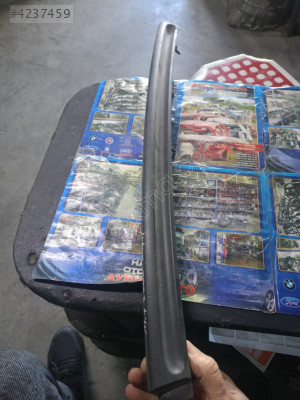 Megane 1 bagaj kapak bandı siyah çıkma orijinal