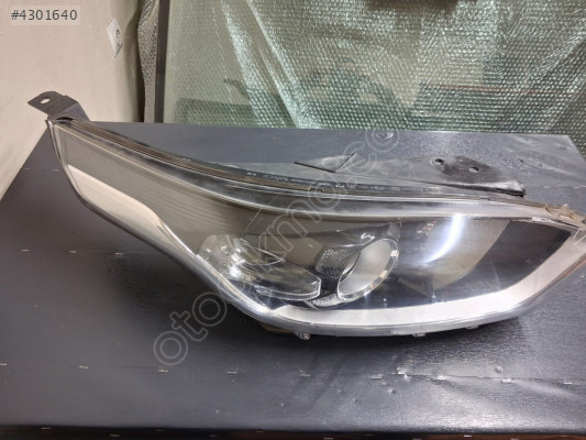 KİA CEED SAĞ ÖN FAR ORİJİNAL ÇIKMA 2017