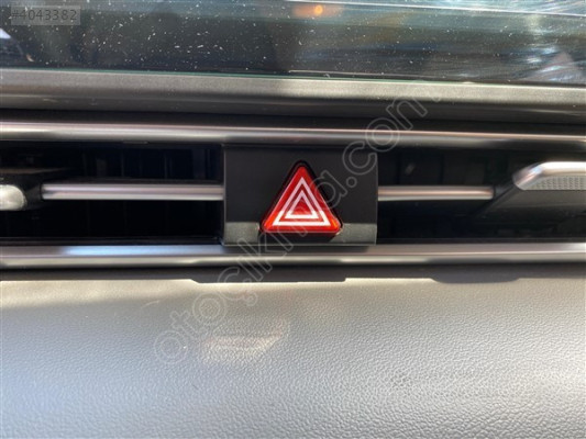 2022 Hyundai Elantra Dörtlü Flaşör Düğmesi