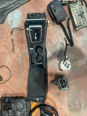Passat B8 Orta Konsol Çıka Yedek Parça