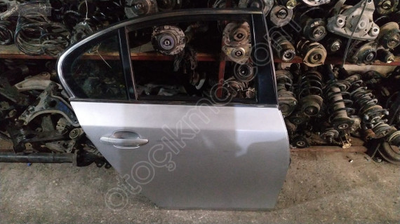 BMW E60 SAĞ ARKA KAPI HATASIZ