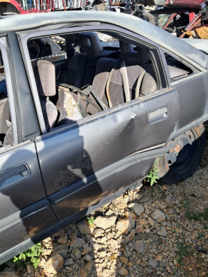 Opel omega sol arka kapi