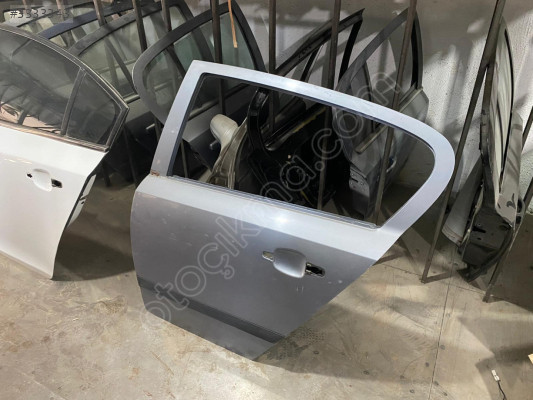 GÜRBÜZ KARDEŞLERDEN OPEL ASTRA ÇIKMA SOL ARKA KAPI