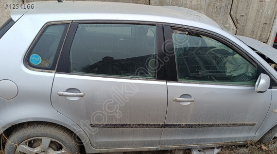 Polo sağ arka kapı