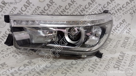 SİNCAR OTO'DAN TOYOTA HİLUX 2016 2020 SAĞ FAR ÇIKMA ORJİNAL