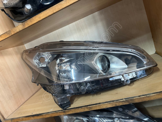 Peugeot 208 ön sağ far siyah