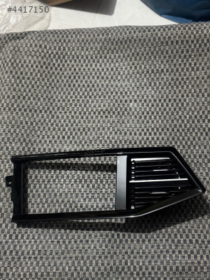 7L1815705E VW Transporter Radyo Ekran Çerçevesi