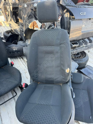 FORD FİESTA ÖN KOLTUK